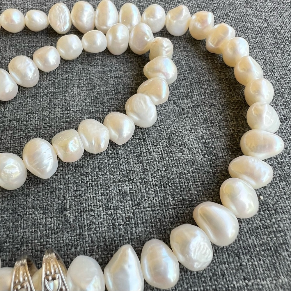 Mars And Valentine Echo Of The Dreamer Pearl Necklace With Silver Garnet Pendant - Picture 4 of 5